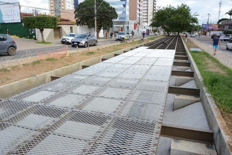 Vitória da Conquista inicia cobertura do canal da Avenida Olívia Flores