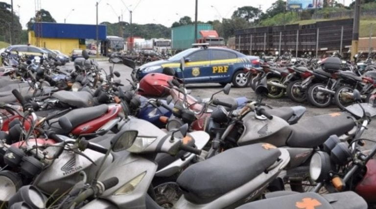 PRF abre leilão de 1.300 veículos apreendidos em Feira de Santana
