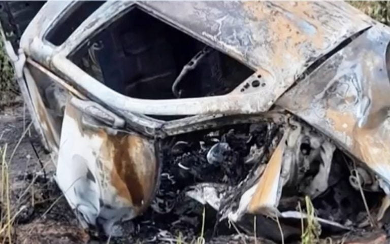 Duas pessoas morrem carbonizadas em acidente de carro em Bom Jesus da Lapa