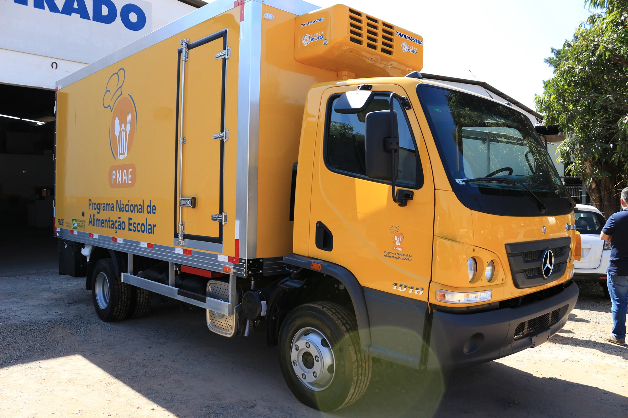 Prefeitura de Guanambi vai adquirir caminhão frigorífico para atender unidades escolares