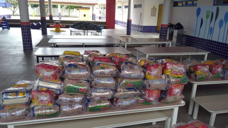 Secretaria de Educação de Guanambi inicia a quarta etapa de distribuição dos kits da merenda escolar