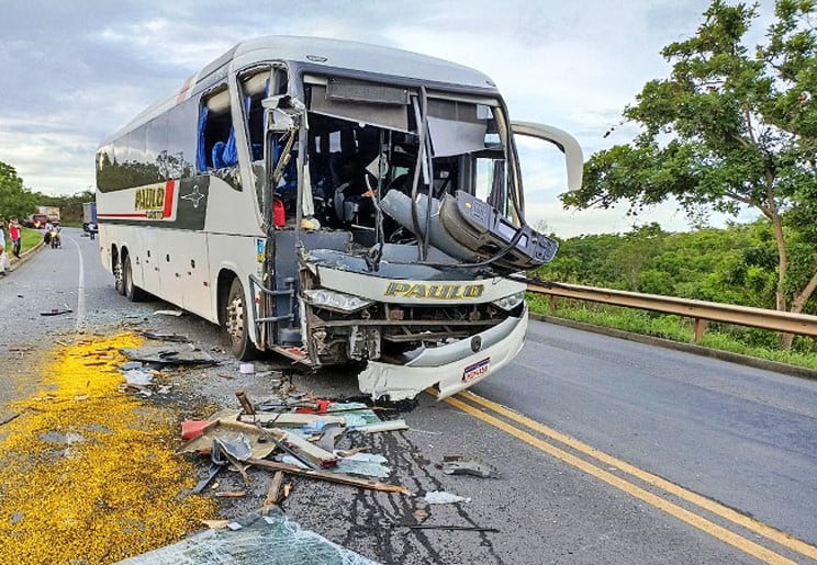 Guanambiense morreu em acidente entre caminhão e ônibus no Norte de Minas