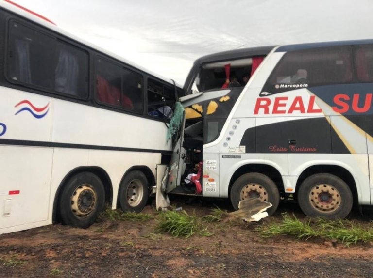 Acidente envolvendo dois ônibus deixou mortos e feridos em Correntina