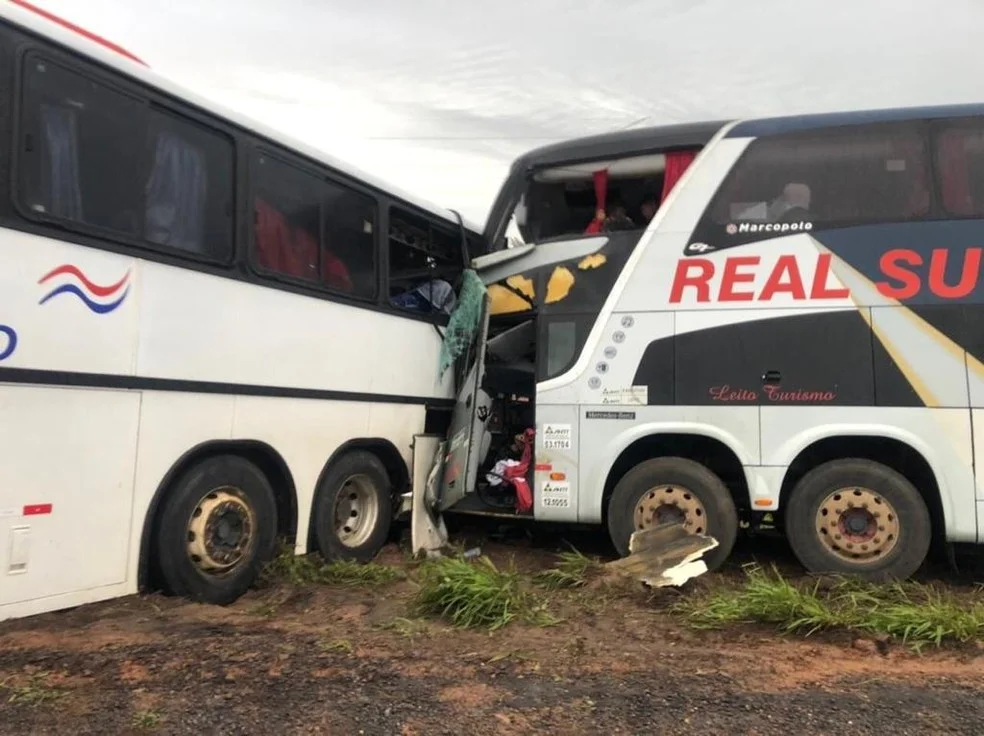 Acidente envolvendo dois ônibus deixou mortos e feridos em Correntina