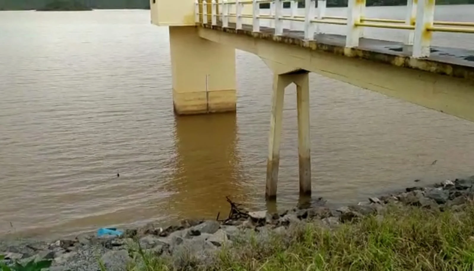 Comporta da barragem de Ceraíma foi desativada para reativação de irrigação, sistema poderia evitar enchentes em Guanambi