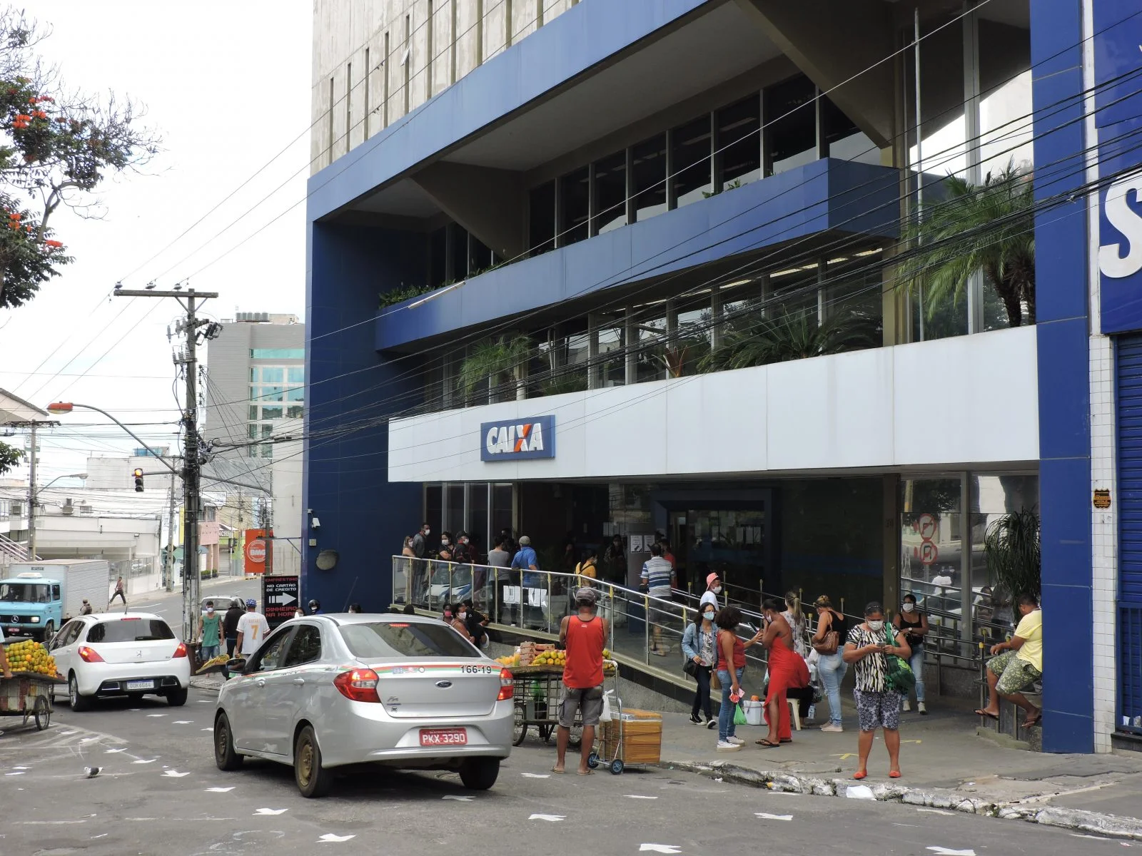 Cerca de 10 funcionários de agências bancárias testaram positivo para Covid-19 em Vitória da Conquista