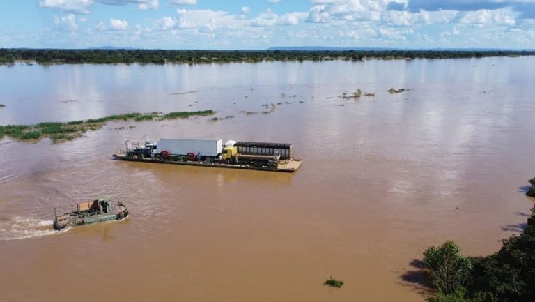Marinha autuou empresa responsável por balsa superlotada no rio São Francisco