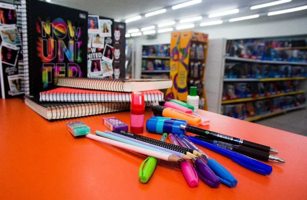 Shopping de Vitória da Conquista realiza arrecadação de material escolar para doação