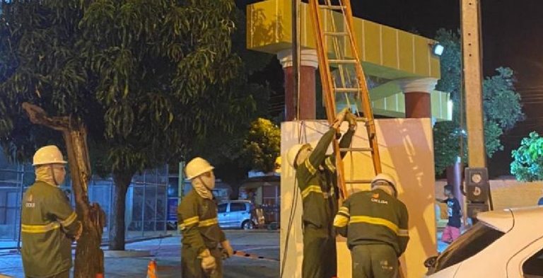 Duas pessoas foram conduzidas à delegacia em Guanambi ao serem flagradas furtando energia elétrica
