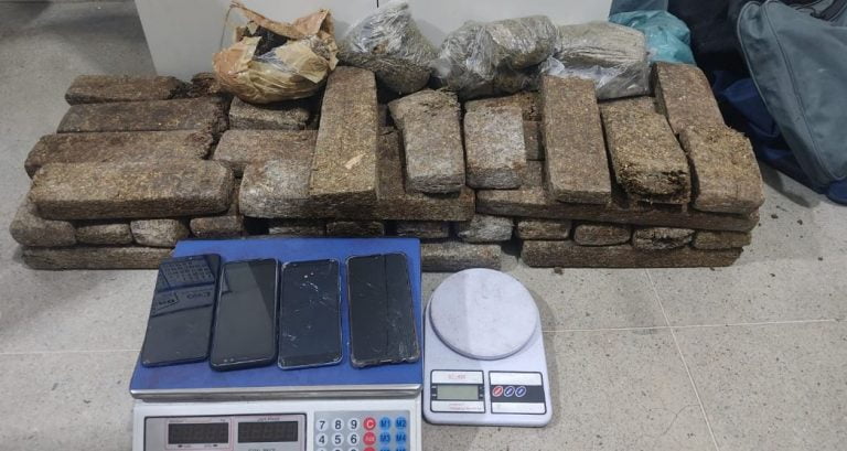 PM apreendeu 35 quilos de maconha e prendeu três pessoas em Itapetinga