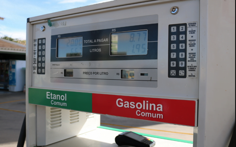 Seis meses após Petrobras privatizar refinaria, Bahia tem a terceira gasolina mais cara do país