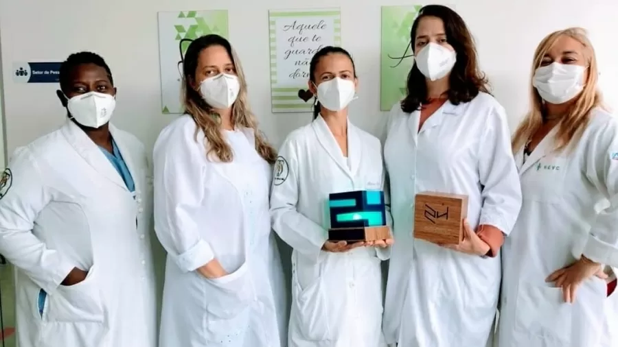 Terapeutas do Hospital Geral de Vitória da Conquista utilizam materiais de baixo custo para levar bem-estar aos pacientes