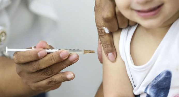 Vacinação de crianças com comorbidades ou deficiência será iniciada nesta terça-feira em Vitória da Conquista