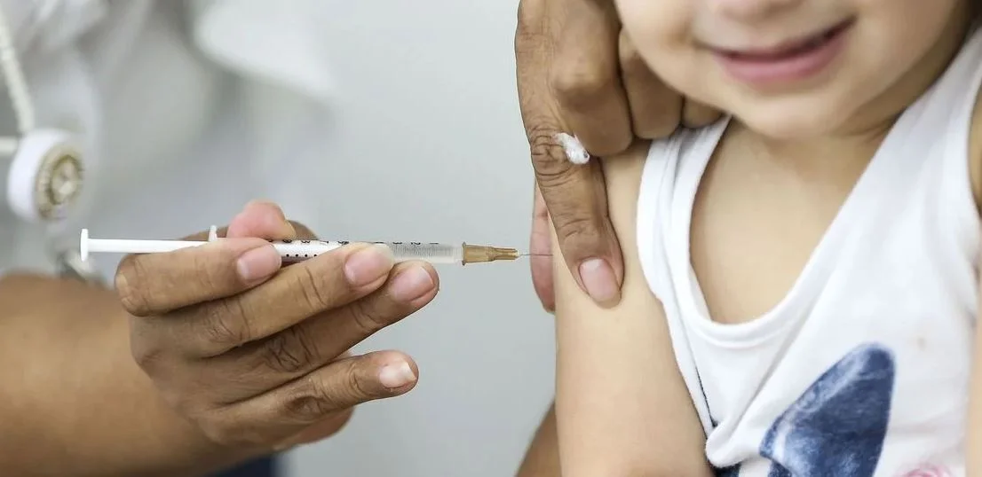 Vacinação de crianças com comorbidades ou deficiência será iniciada nesta terça-feira em Vitória da Conquista