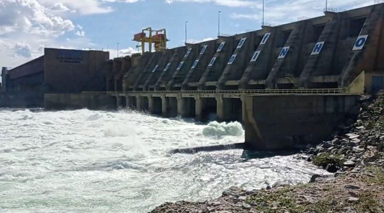vazão comportas barragem sobradinho