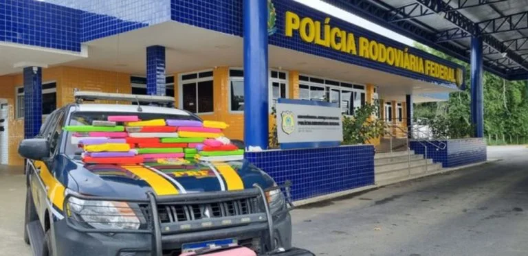 PRF prendeu passageiro de ônibus com 37 quilos de maconha em Vitória da Conquista