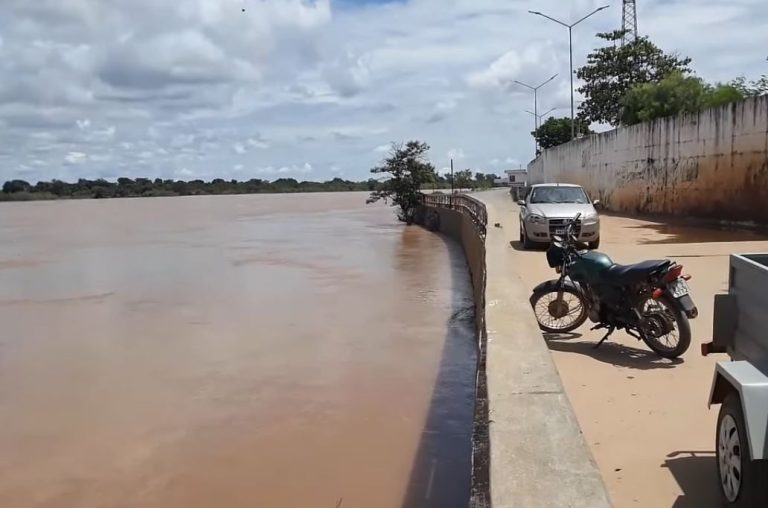 Rio São Francisco volta a subir em Minas Gerais