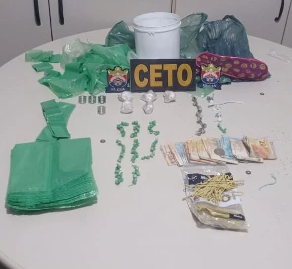 Dupla foi presa por tráfico de drogas no bairro Monte Pascoal em Guanambi
