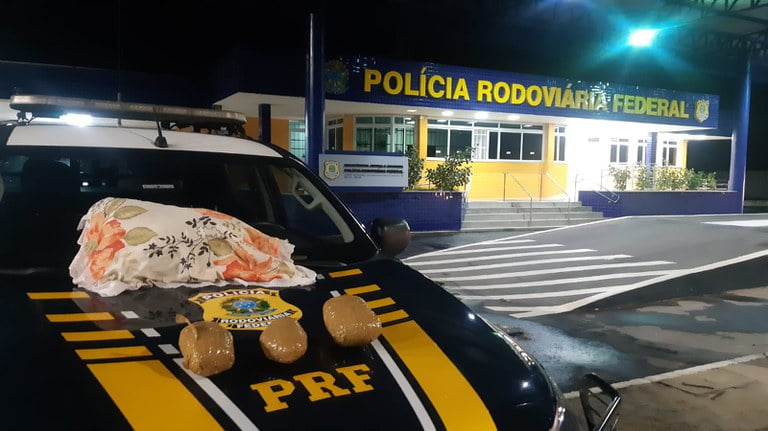Homem foi preso com cocaína escondida dentro de travesseiro em Vitória da Conquista