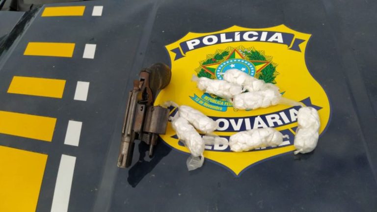 Motorista jogou arma e drogas pela janela de veículo ao tentar fugir de abordagem da PRF em Vitória da Conquista
