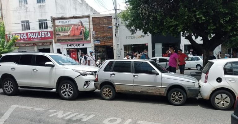 engavetamento Guanambi