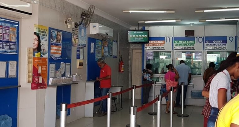 Foto mostra interior de uma casa lotérica de Feira de Santana onde um bolão foi premiado no concurso 2467 da Mega-Sena