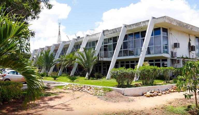 Foto mostra a fachada da prefeitura de Jequié - Processo Seletivo da Prefeitura de Jequié