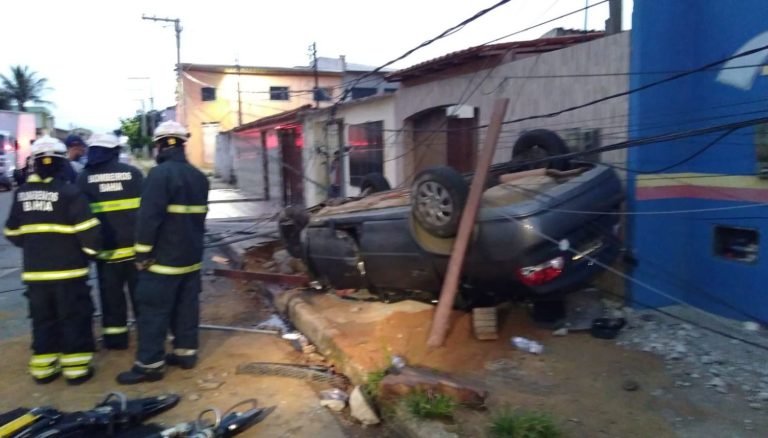 acidente carro bate poste vitória da conquista