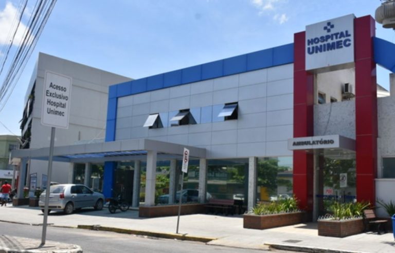 Foto mostra fachada do Hospital Unimec em Vitória da Conquista