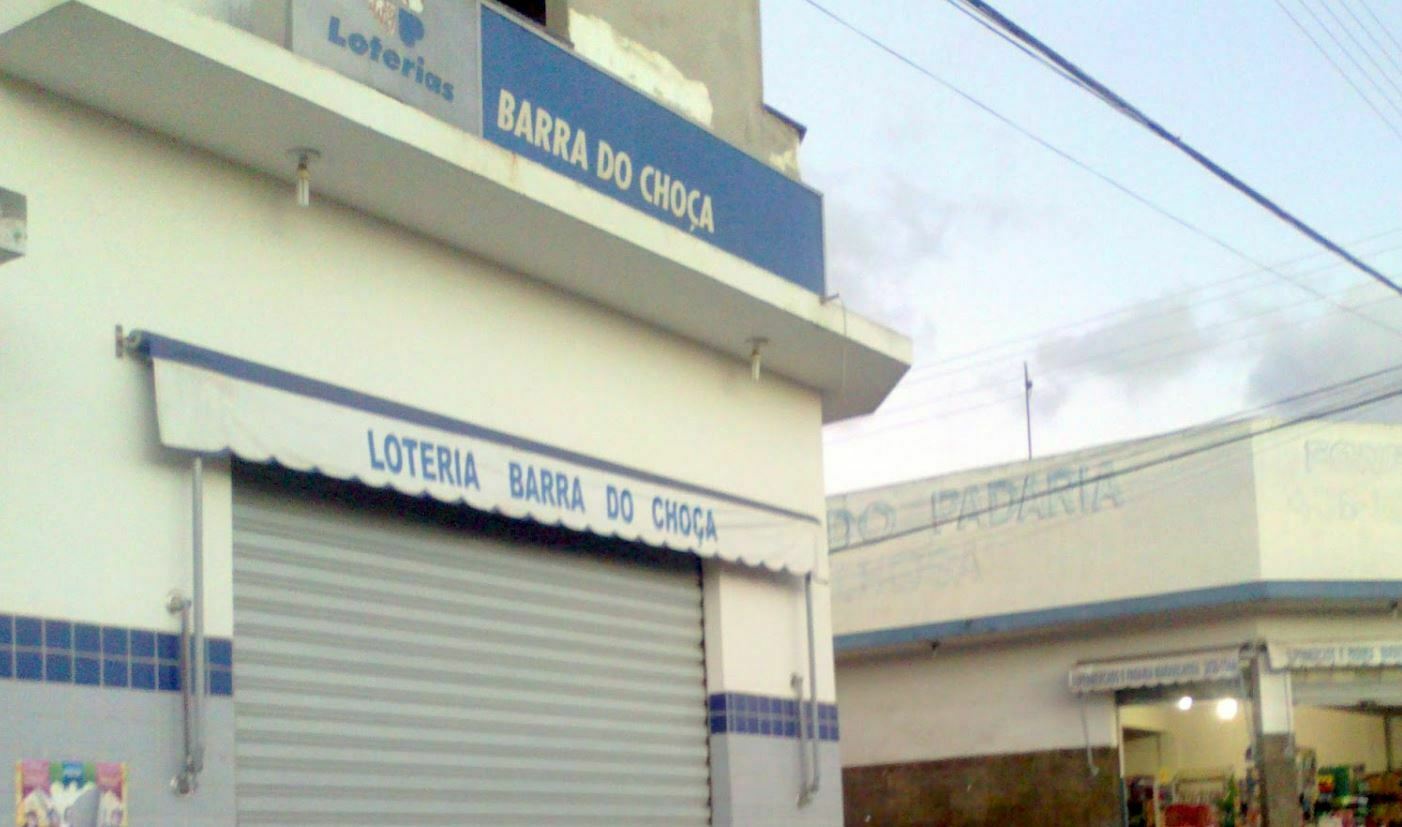 Foto mostra fachada da Loteria Barra do Choça - Dupla Sena de Páscoa