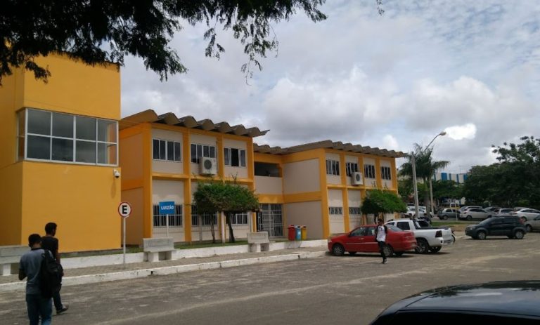 Foto mostra fachada de prédio da Uesb em Vitória da Conquista - Vestibular Uesb 2022