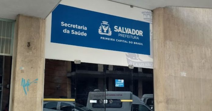 Foto mostra principal entrada da Secretaria Municipal de Saúde de Salvador
