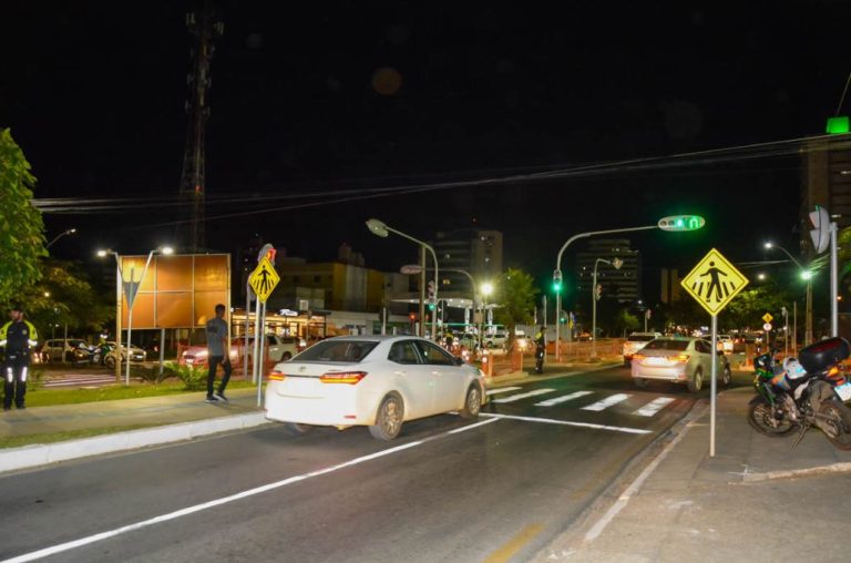 Semáforos de cruzamento da Olívia Flores e Luís Eduardo Magalhães entraram em operação em Vitória da Conquista