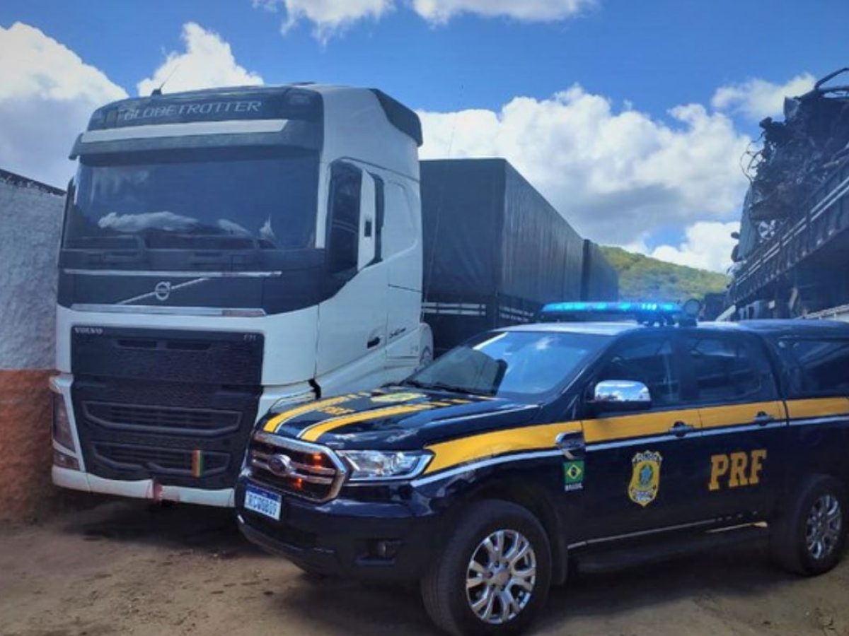 Carreta arqueada de influenciador digital é apreendida pela PRF