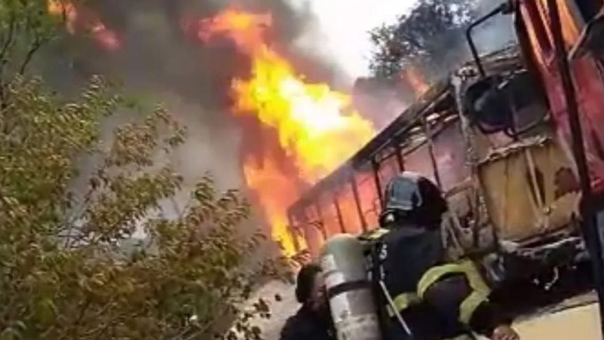 Ônibus escolar pegou fogo na zona rural de Guanambi