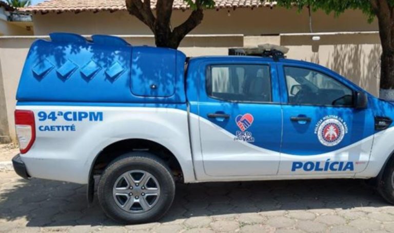 Foto mostra uma viatura da PM de Caetité
