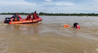 Bombeiros resgatam atletas do Campeonato Baiano de Canoagem, no Rio São Francisco, em Ibotirama