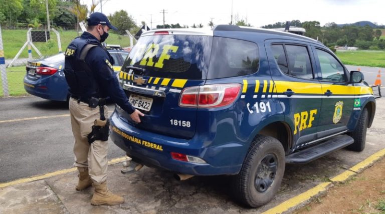 PRF prende foragidos em estradas federais da Bahia