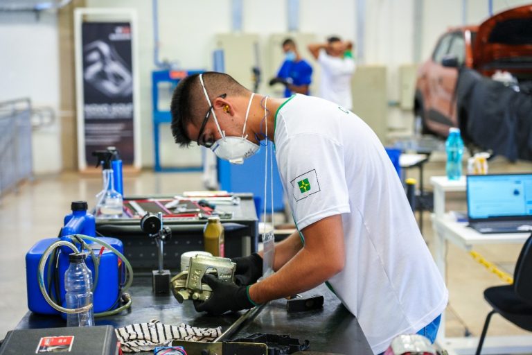 Qualificação de trabalhadores para a indústria