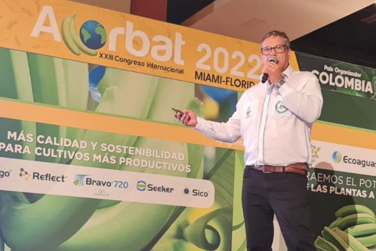 Professor do IF Baiano proferiu conferência magistral no maior congresso sobre bananicultura do mundo em Miami/EUA