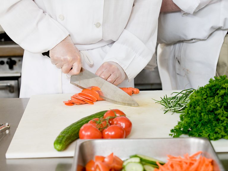 Vigilância Sanitária oferta curso para manipuladores de alimentos