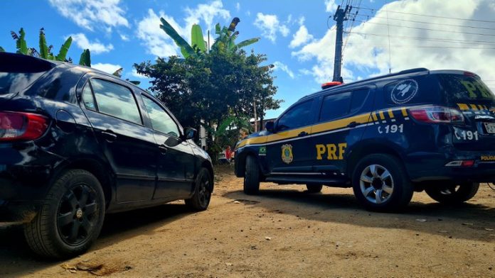 Carro roubado há mais de 5 anos em Salvador, é recuperado no interior do Estado