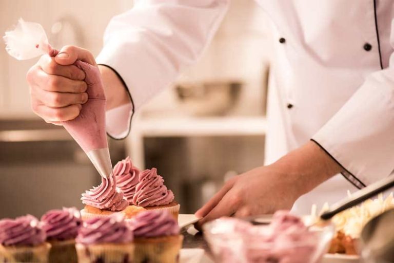 Curso gratuito de auxiliar de padaria e confeitaria em Guanambi