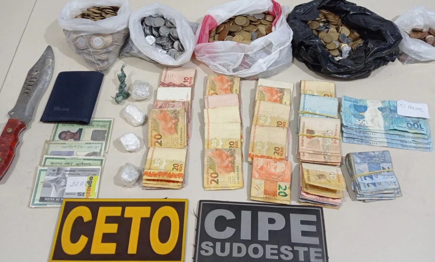 Em duas operações, PM apreendeu maconha, cocaína, dinheiro e notas falsas em Guanambi