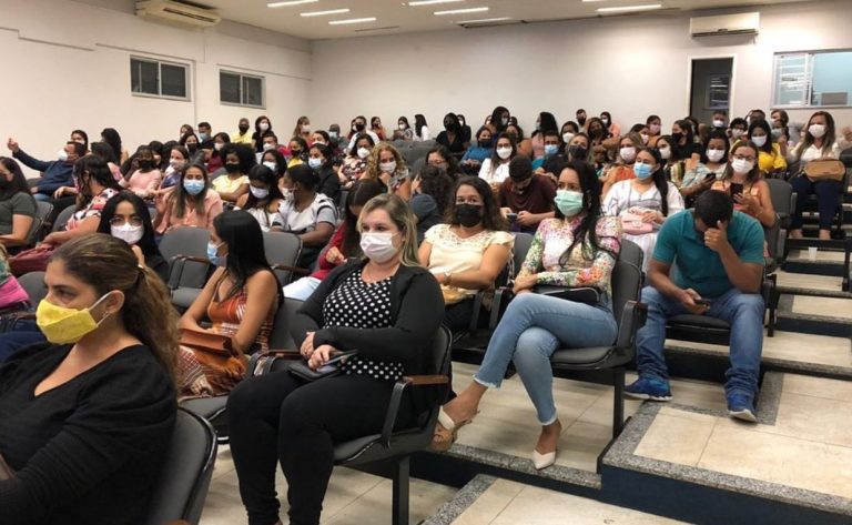 Professores aprovados no processo seletivo da Secretaria de Educação de Guanambi foram empossados