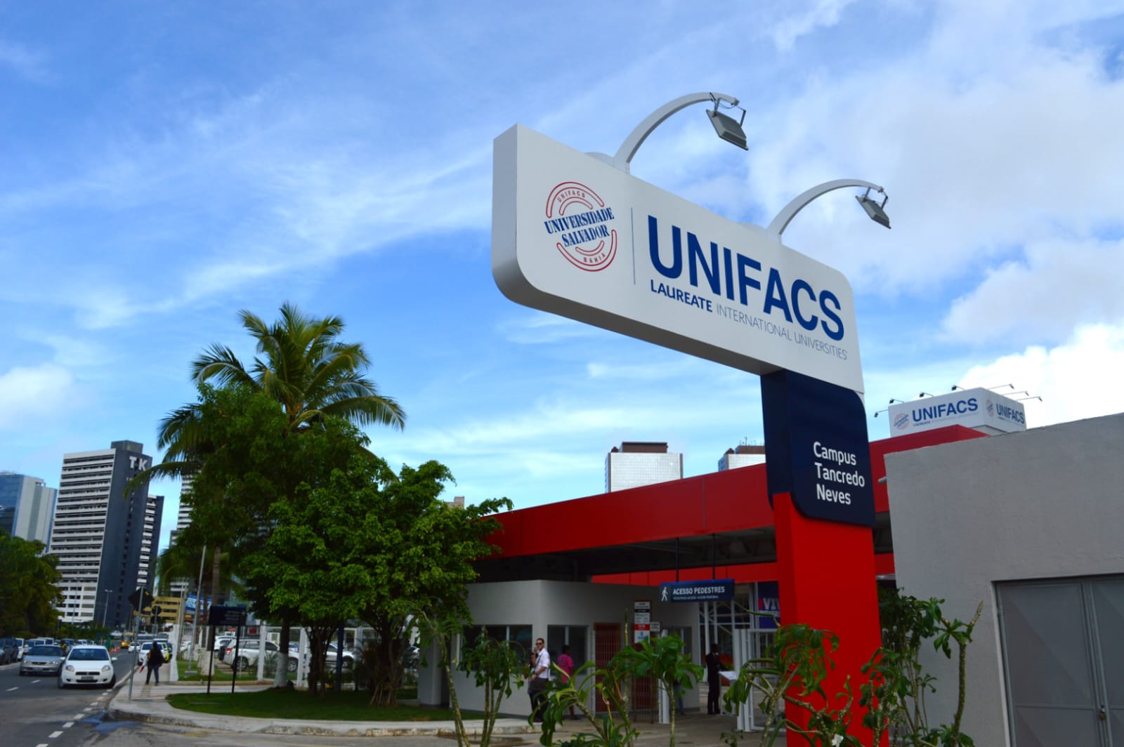 Justiça determina que Unifacs pague alunos por cobrança indevida