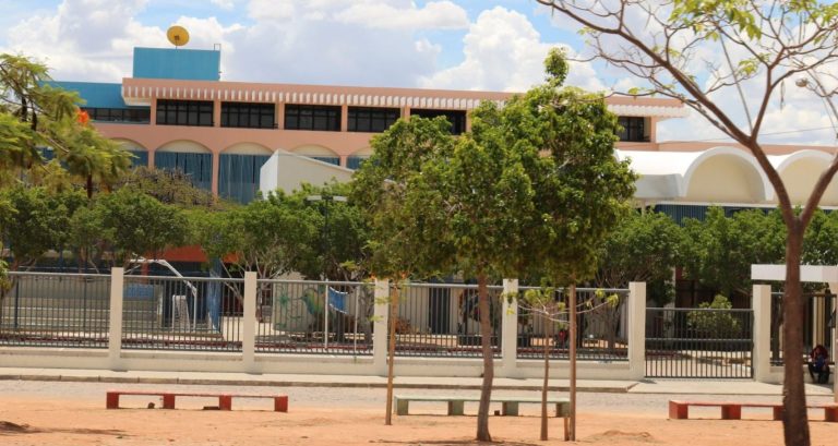 Escolas estaduais e particuares também adiaram retorno às aulas em Guanambi