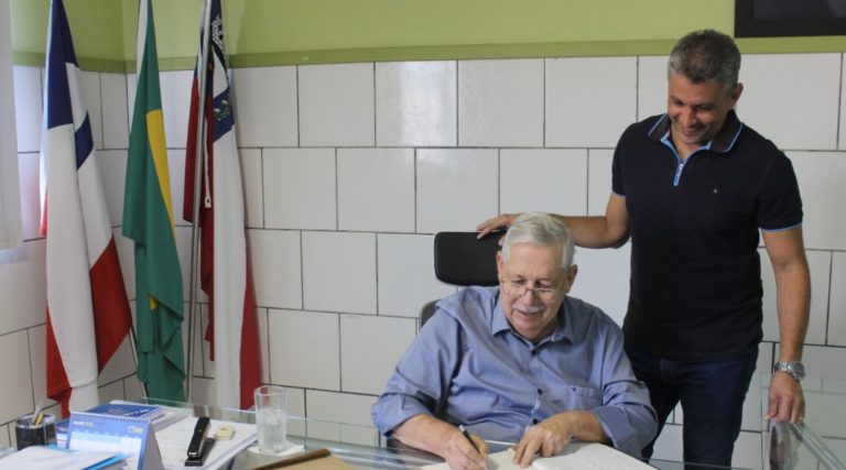 Nilo Coelho reassume prefeitura de Guanambi após nove dias de licença