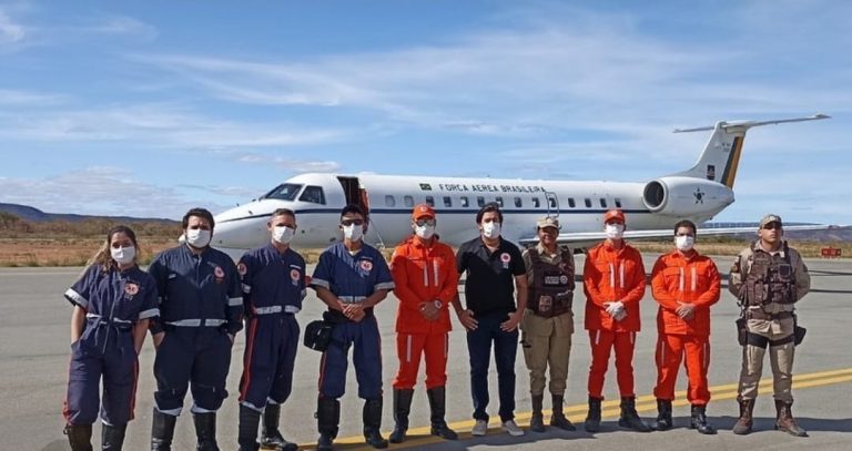 Parte da equipe que participou da transferência dos pacientes para Brasília