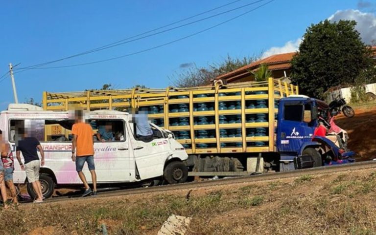 Acidente em Lagoa Real teve quatro mortos e sete feridos, cinco em estado grave, prefeito decretou luto por três dias